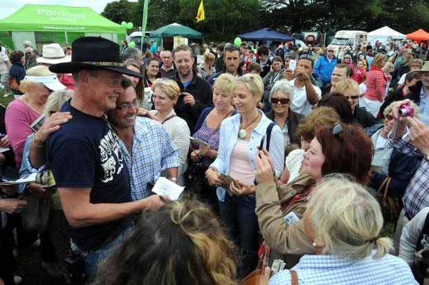 Crowds flock to see Martin Clunes