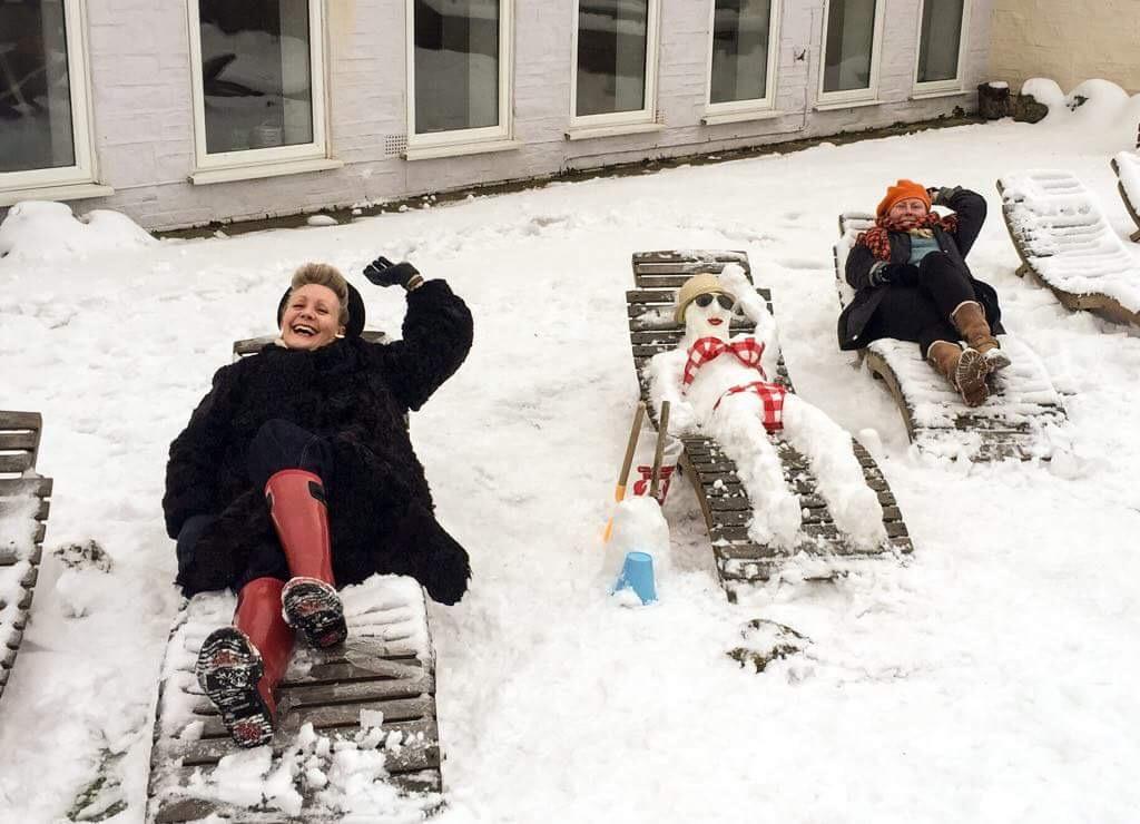 Businesswomen Wendy Murray and Tracey Jovanovic make the most of the weather