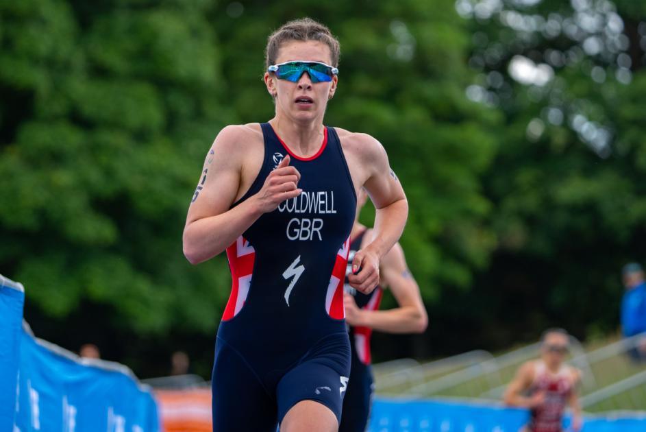 Sophie Coldwell storms to triathlon gold in Yokohama
