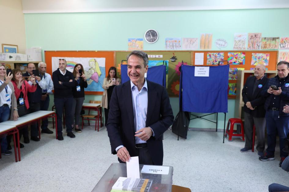 PM’s party has clear lead in Greece’s parliamentary elections – exit polls