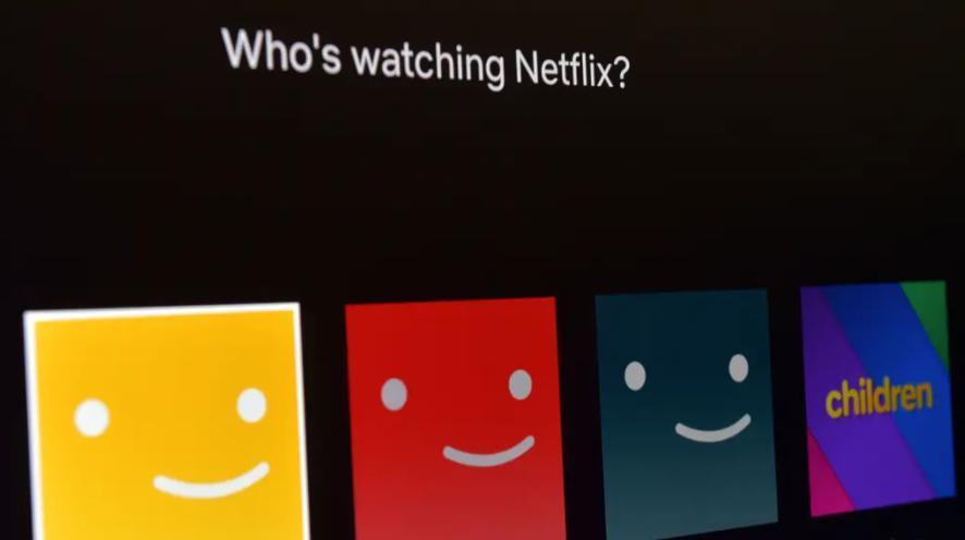 Comienza la prohibición de compartir contraseñas de Netflix en Reino Unido