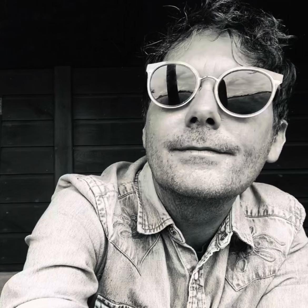 Bridport songwriter and musician releases songwriting book | Bridport and Lyme Regis News - Vimarsana News