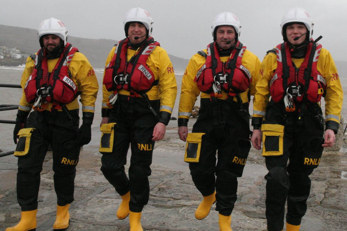 Lyme Regis RNLI to celebrate 200 years with 77 mile walk | Bridport and Lyme Regis News - Vimarsana News