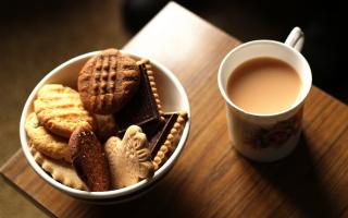 A classic flavour of Digestives and a new flavour of Hobnobs will be hitting supermarket shelves soon (Canva)